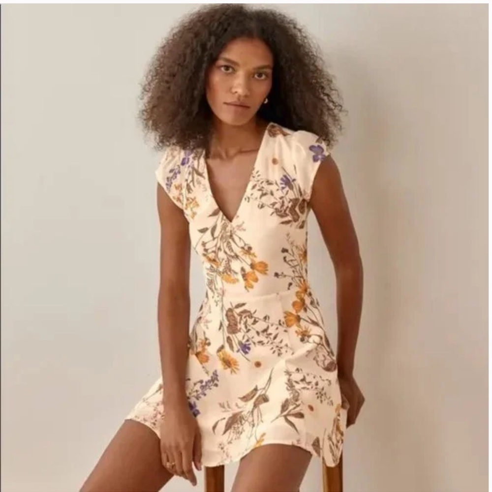 NWT Reformation Women's Deven Floral Print
Ruffle Sleeve Dress in Frolic Size 8